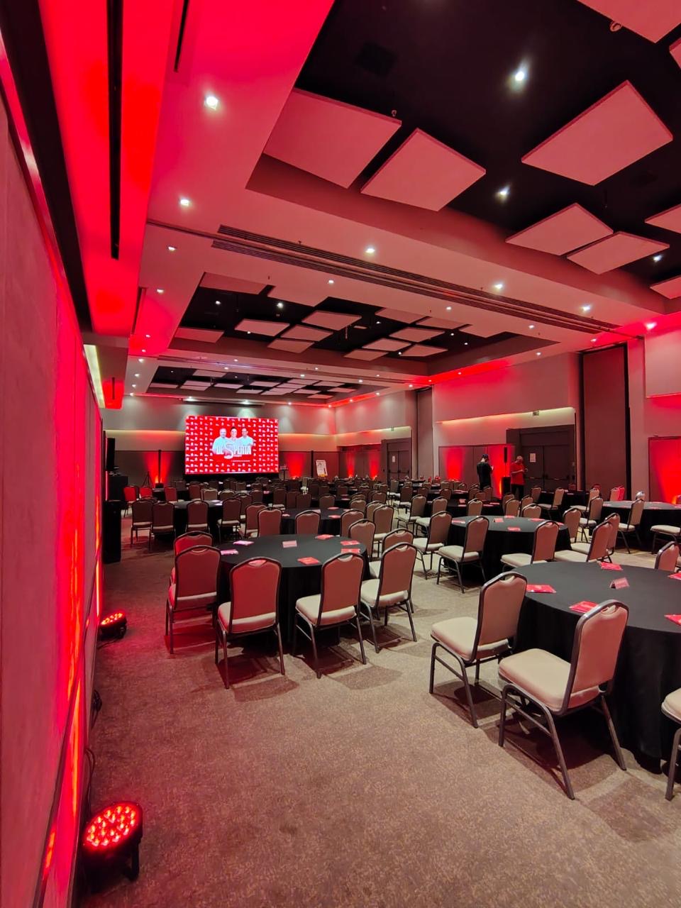 Studio 64 Eventos | Painel de LED, Som e Iluminação